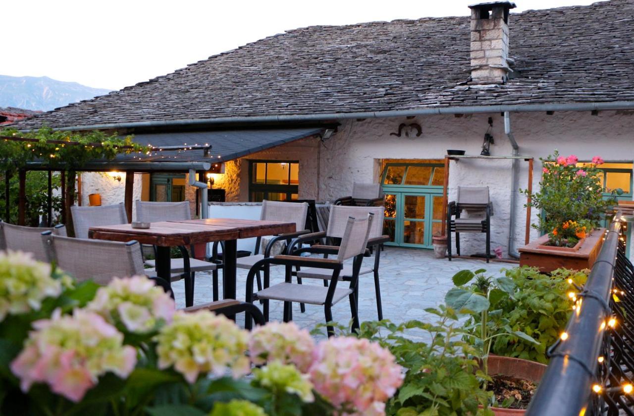 Stone City Hostel Gjirokaster Ngoại thất bức ảnh