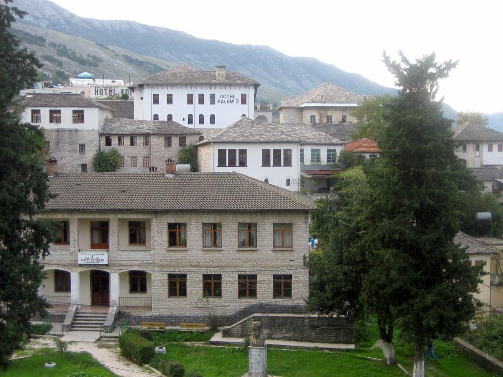 Stone City Hostel Gjirokaster Ngoại thất bức ảnh