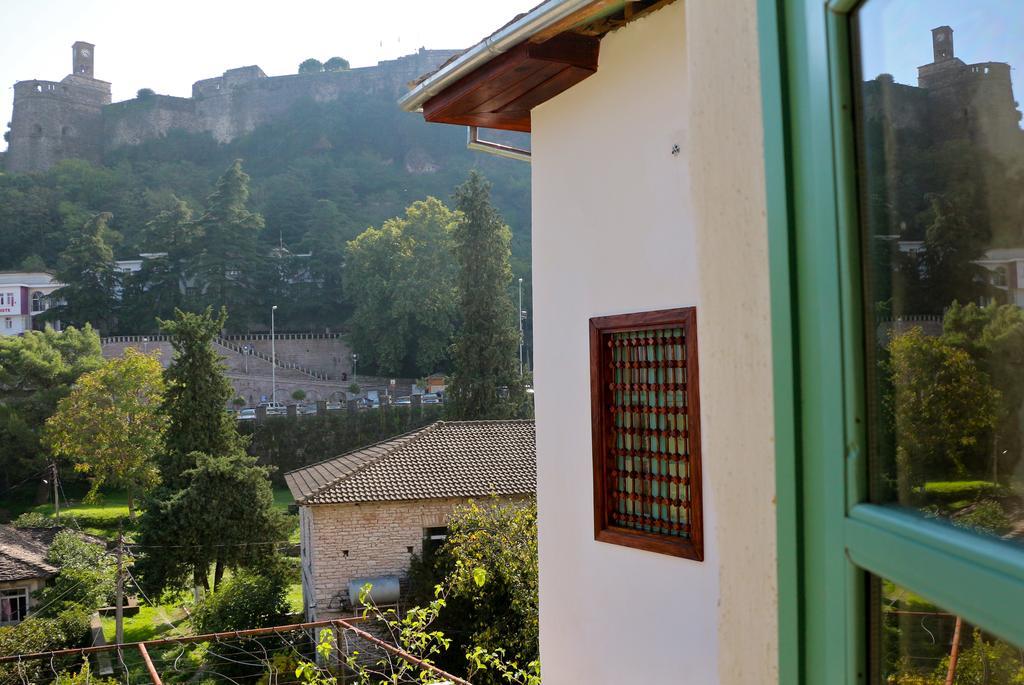 Stone City Hostel Gjirokaster Ngoại thất bức ảnh
