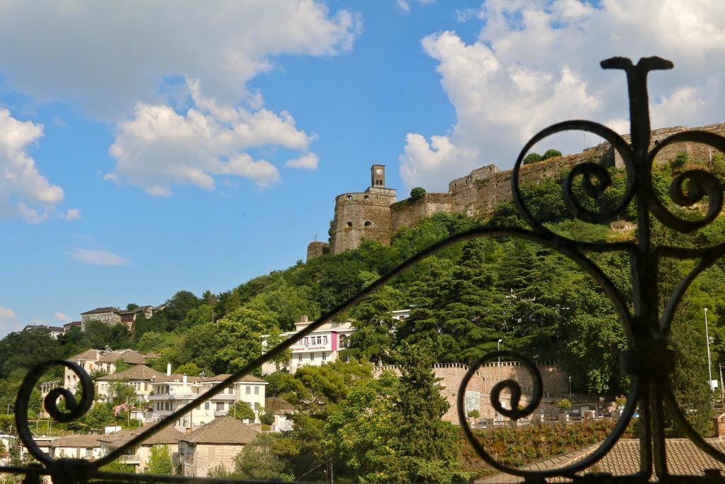 Stone City Hostel Gjirokaster Ngoại thất bức ảnh