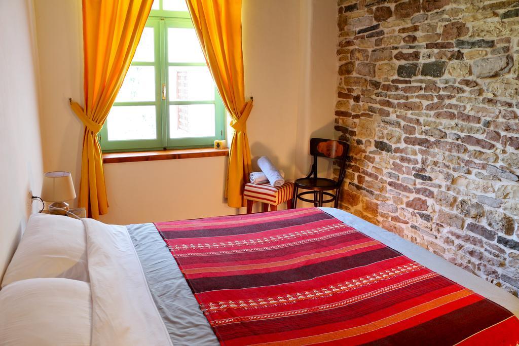 Stone City Hostel Gjirokaster Ngoại thất bức ảnh