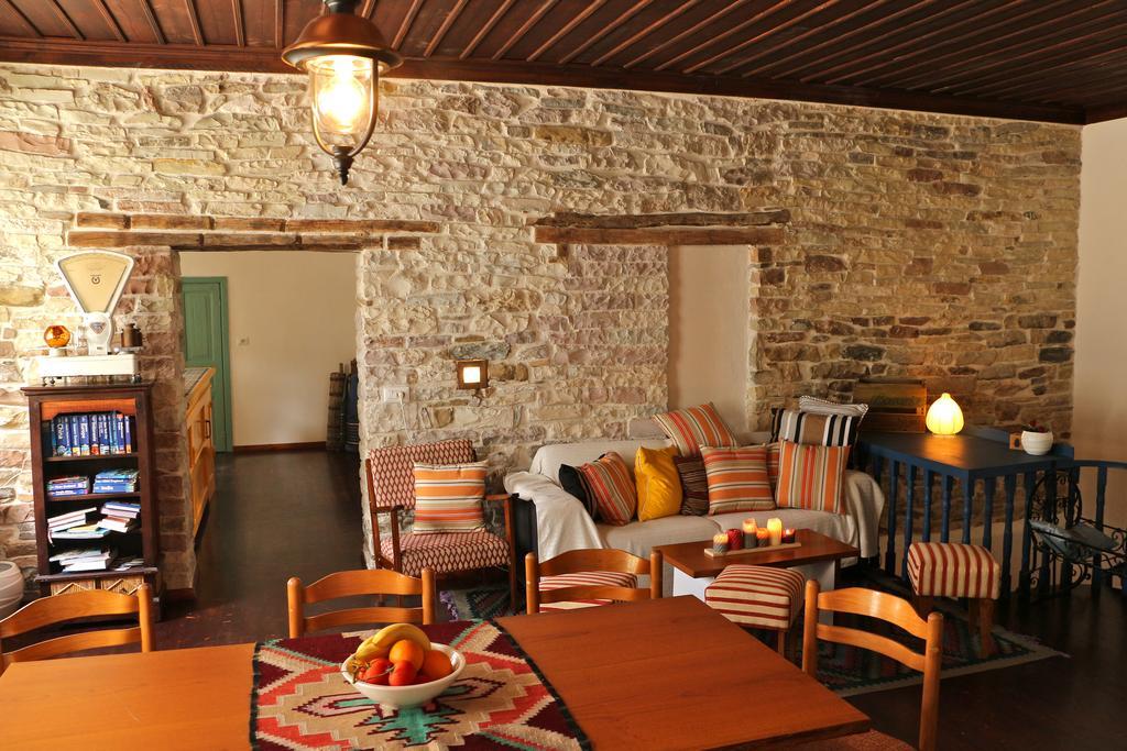 Stone City Hostel Gjirokaster Ngoại thất bức ảnh