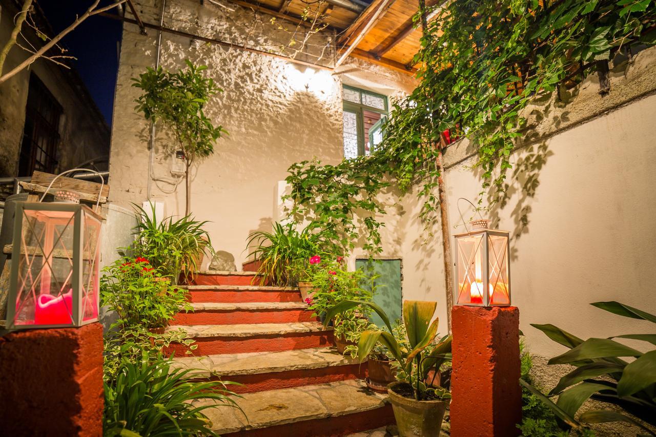 Stone City Hostel Gjirokaster Ngoại thất bức ảnh